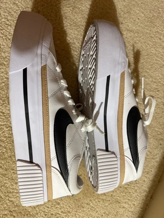 WOMEN'S NIKE COURT LEGACY LIFT PLATFORM SNEAKERS size 9 - Picture 3 of 16